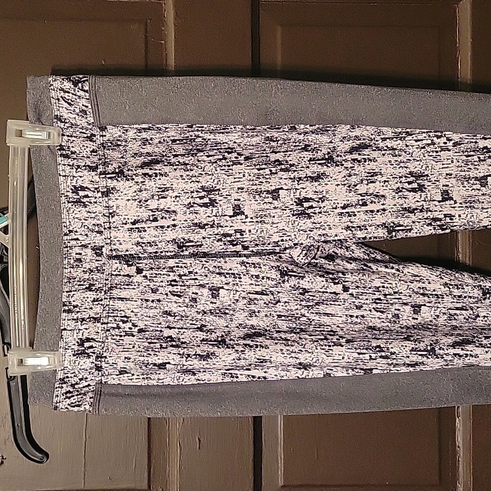 Full Beauty Sport Yoga Pants Size 14/16 in Black, White, and Gray